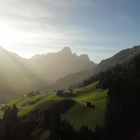 In Nahe Arlberg 아파트 *